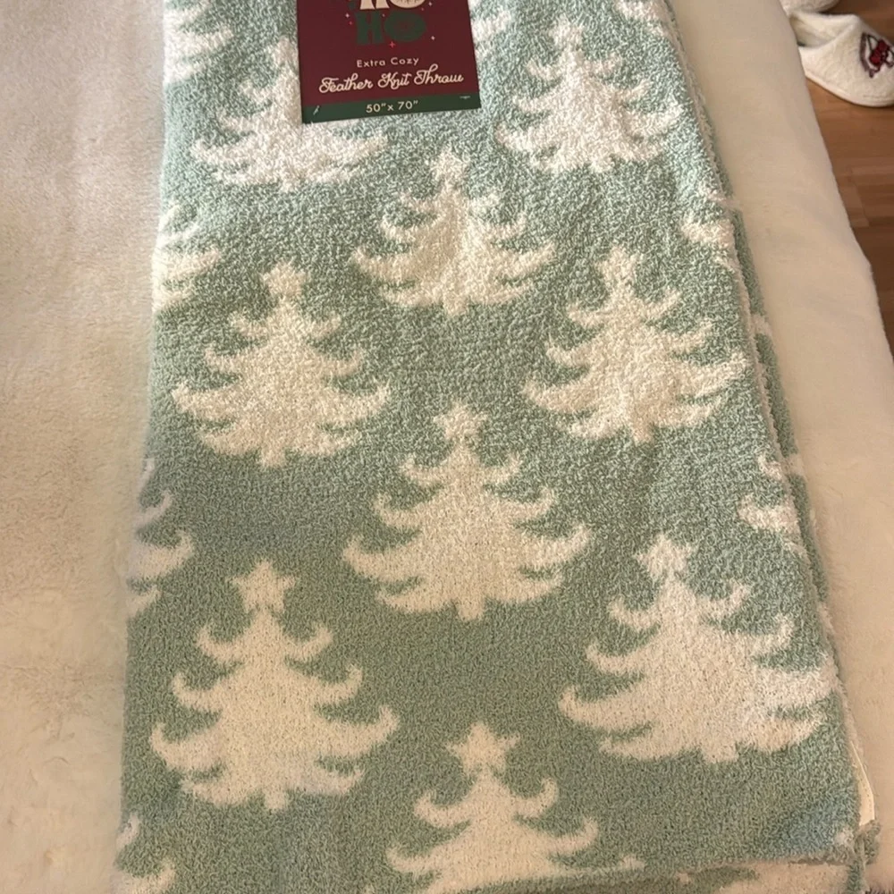 Christmas teal Christmas tree extra cozy feather knit throw 🎄🎄